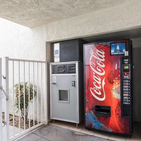 Motel 6 Hemet Bagian luar foto