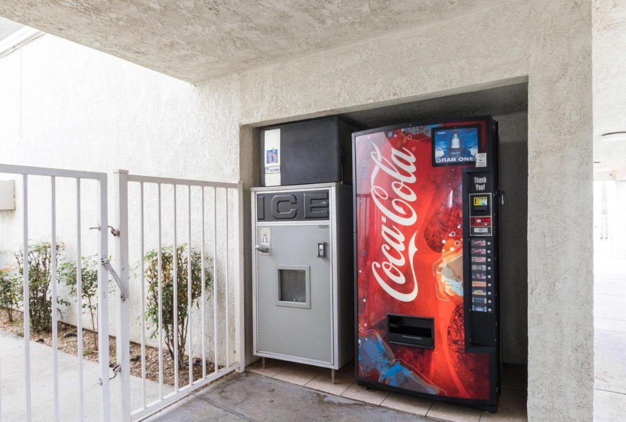 Motel 6 Hemet Bagian luar foto