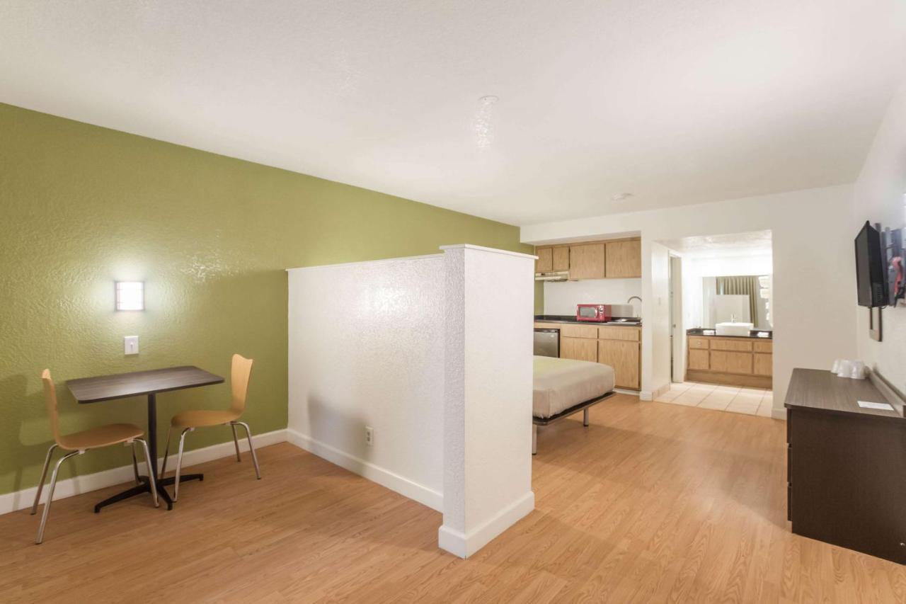 Motel 6 Hemet Bagian luar foto
