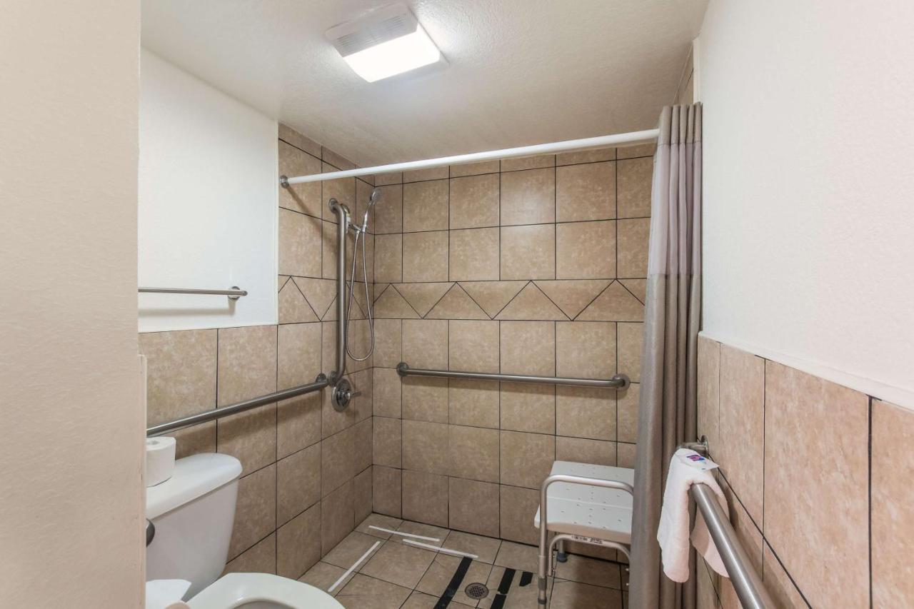 Motel 6 Hemet Bagian luar foto