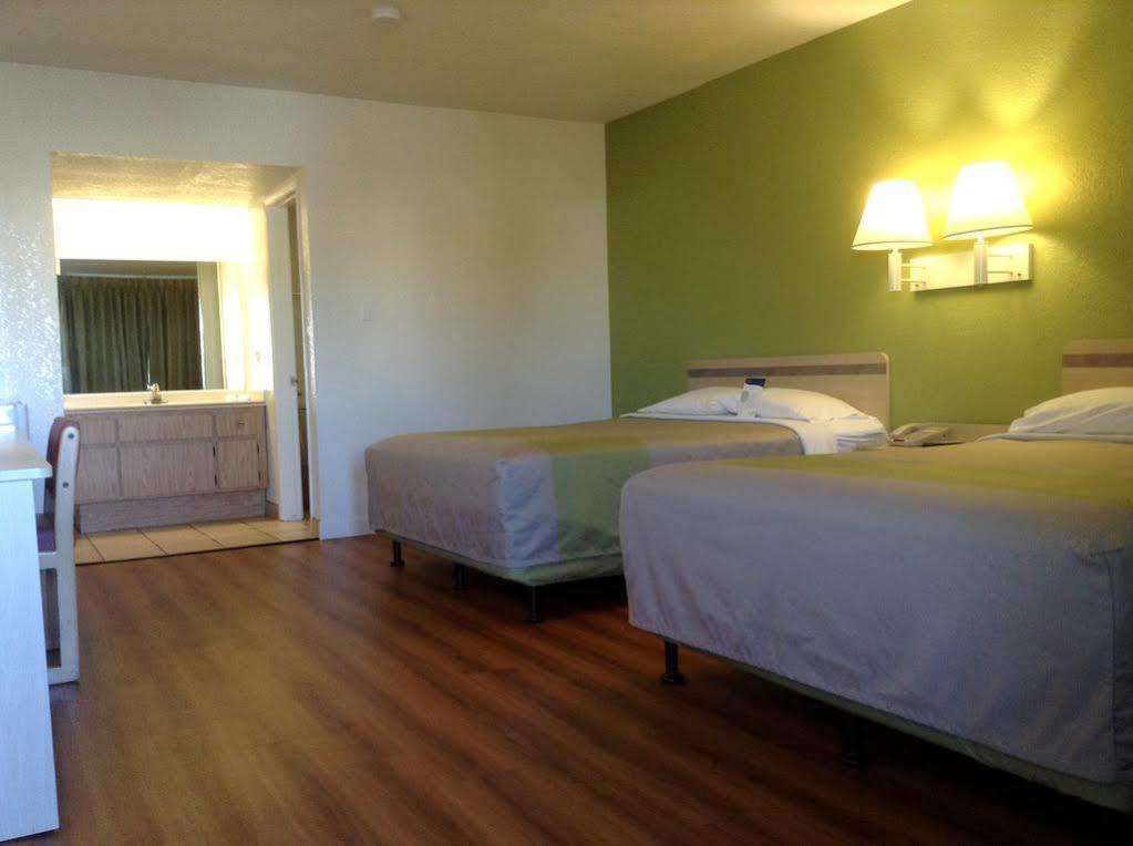 Motel 6 Hemet Bagian luar foto
