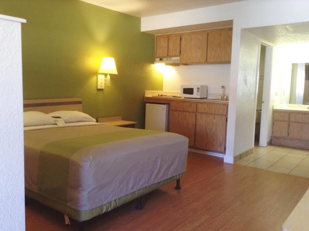 Motel 6 Hemet Bagian luar foto