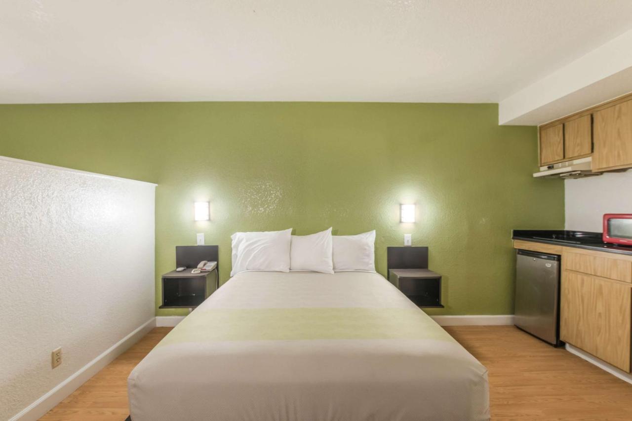 Motel 6 Hemet Bagian luar foto