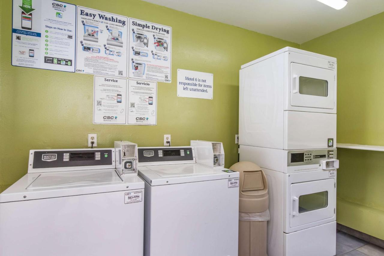 Motel 6 Hemet Bagian luar foto