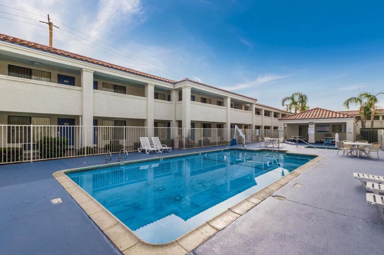 Motel 6 Hemet Bagian luar foto