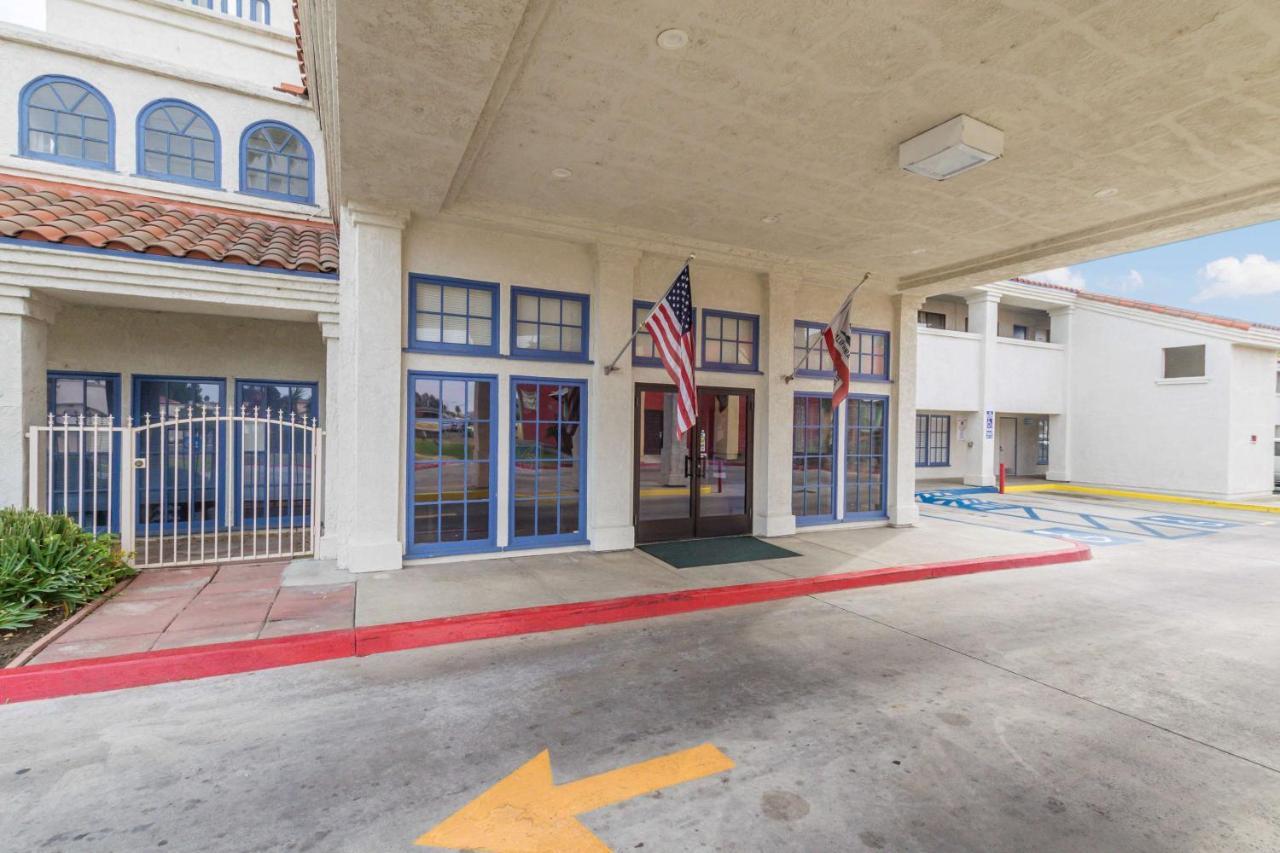 Motel 6 Hemet Bagian luar foto
