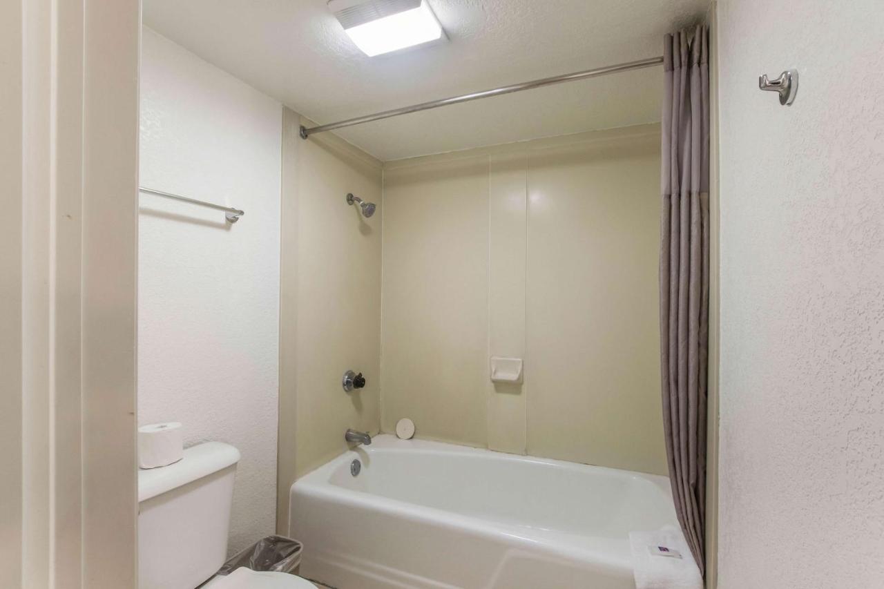 Motel 6 Hemet Bagian luar foto