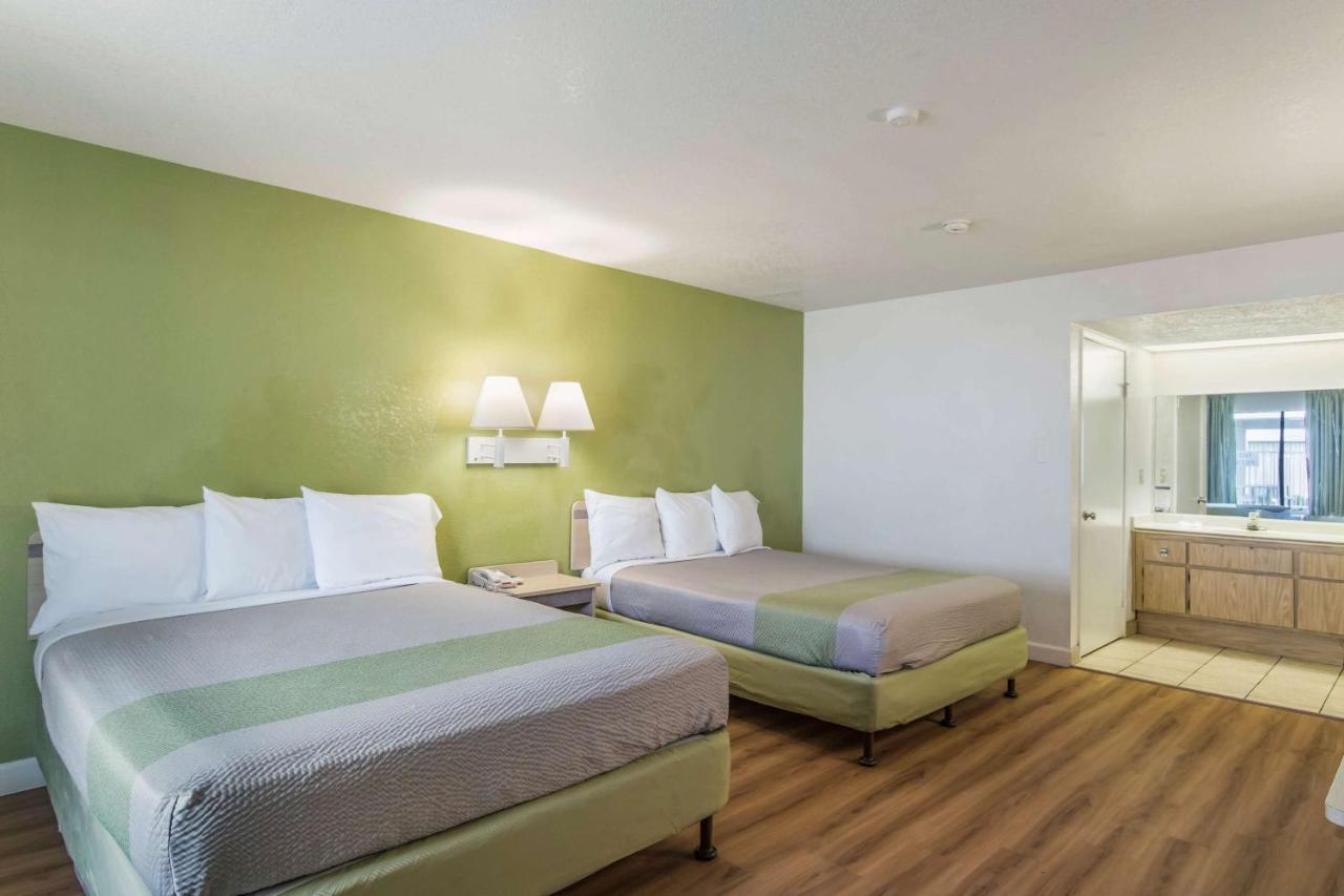 Motel 6 Hemet Bagian luar foto