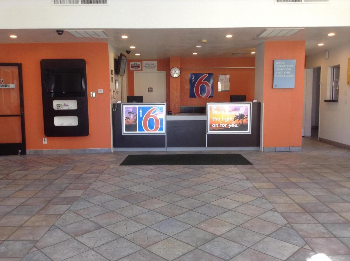 Motel 6 Hemet Bagian luar foto